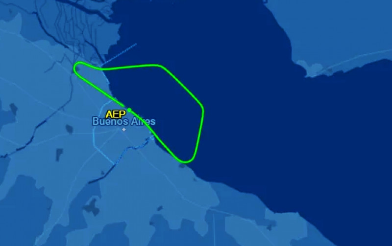 A un avión a Río Grande se le rompió vidrio de ventanilla