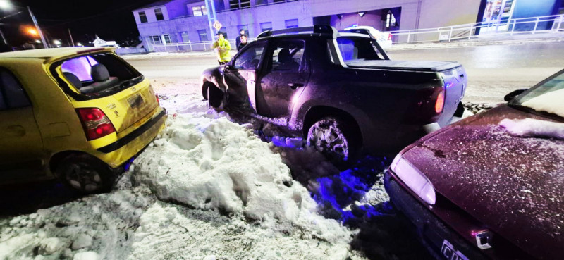 Alcoholizado chocó autos estacionados en Ushuaia