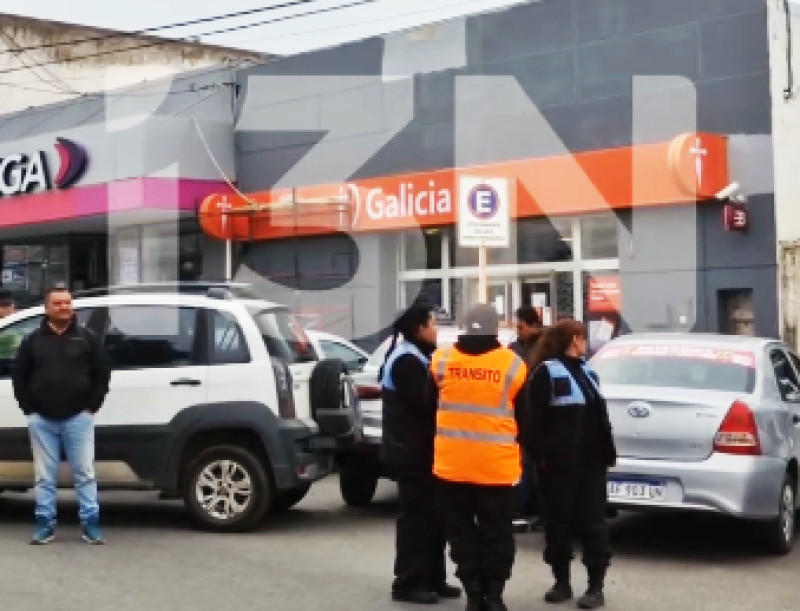 Auto sin freno de mano ocasionó un accidente