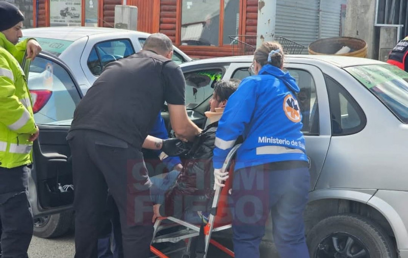 Chofer de Remis sufrió lesiones al ser embestido por un utilitario