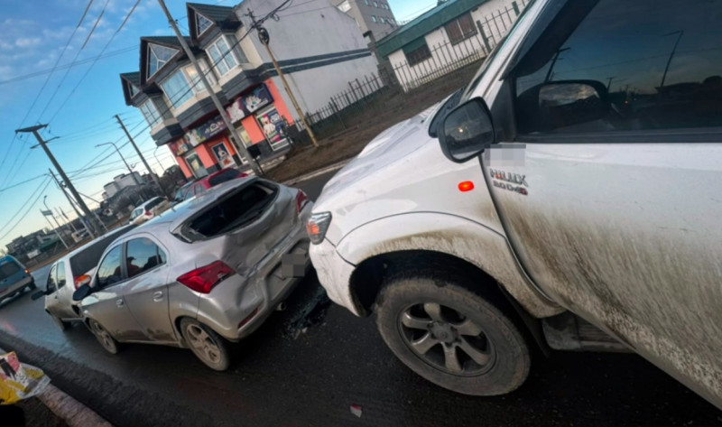 Choque en cadena afectó a tres vehículos en Río Grande
