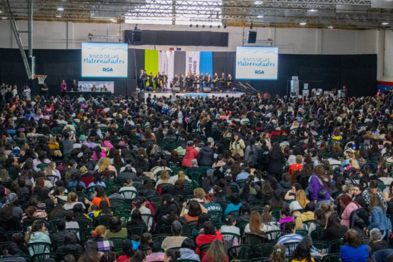 Cientos de madres de la ciudad participaron del gran "Bingo de las Maternidades"