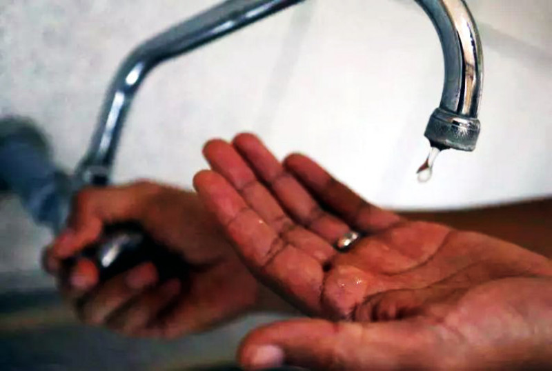 Comienza a restablecerse el servicio de agua potable