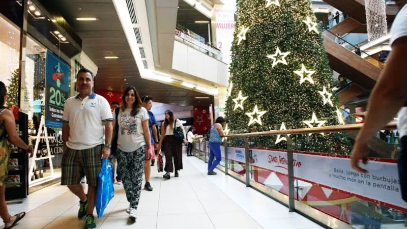 Compras en Chile: el dólar tarjeta roza los $2.000