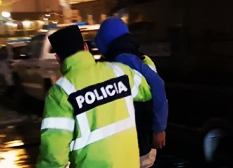 Conductor de una camioneta chocó y se dio a la fuga