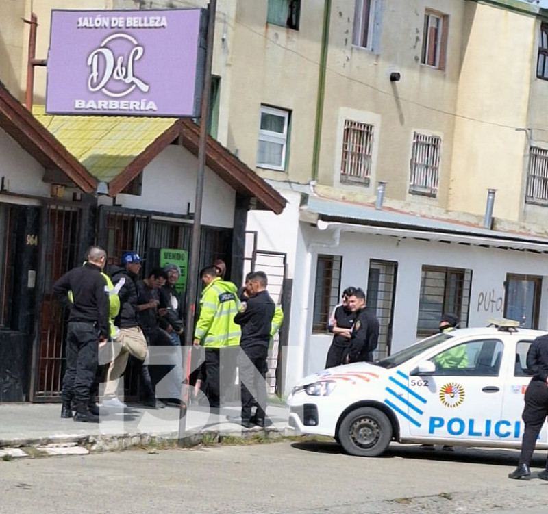 Cuatro detenidos por robar un celular en Chacra II