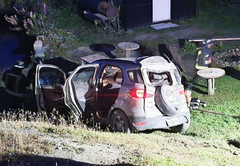 Despiste y vuelco en el ingreso a Playa Larga de Ushuaia