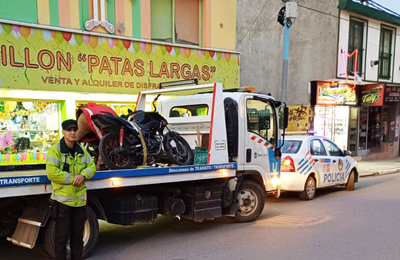 Detuvieron a jóvenes con motos sin documentación