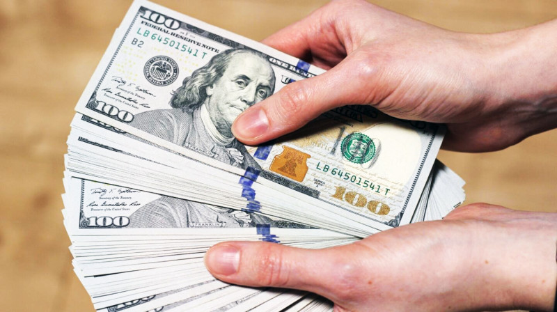 Dólar oficial subió $55 y cerró a $1380, un nuevo máximo