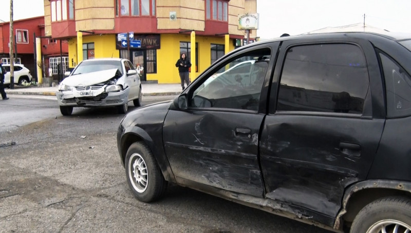 Dos menores heridos en una esquina semaforizada