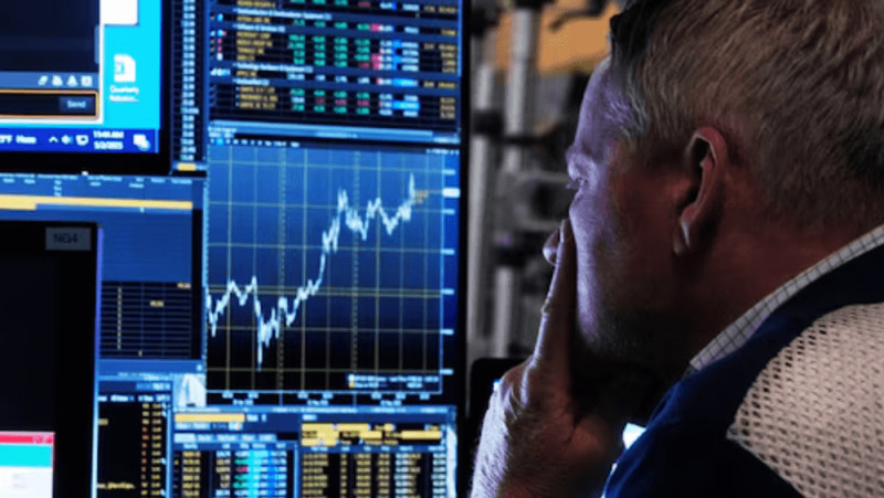 El dólar sube a $1460 y las acciones caen 17%
