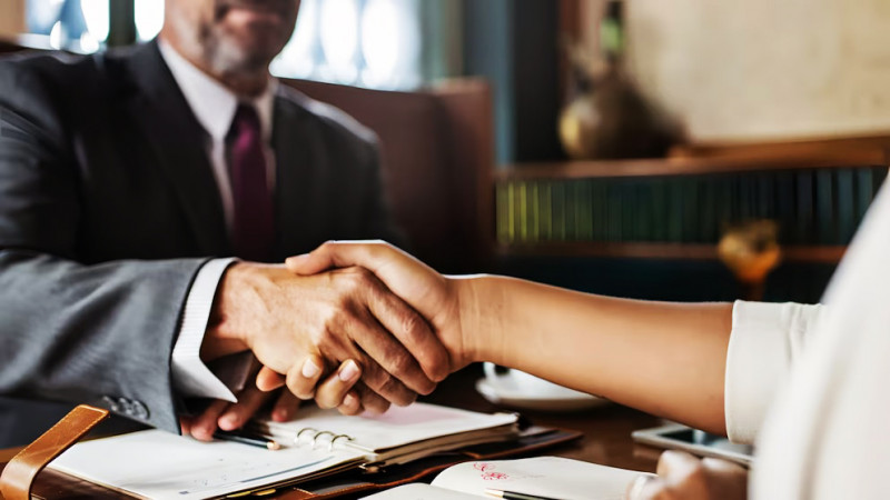 El empleo formal cayó en Argentina por reconversión