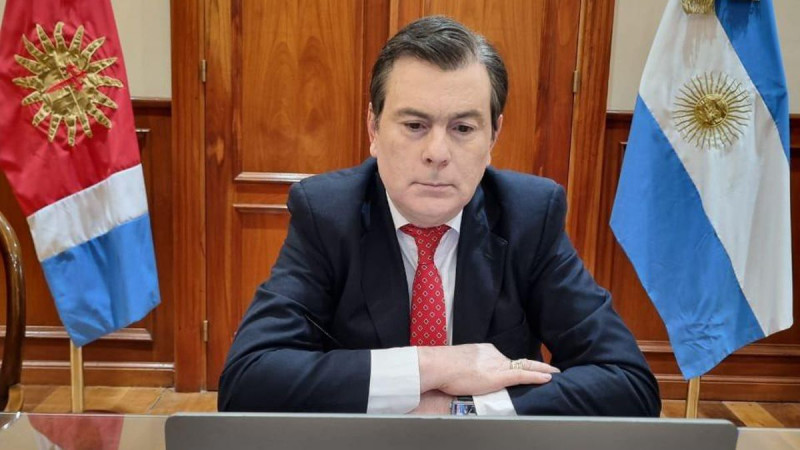 El gobernador de Santiago del Estero pagará un bono de más de $3 millones a los estatales