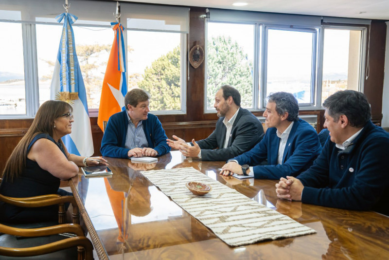 El gobernador se reunió con autoridades de Total Energies