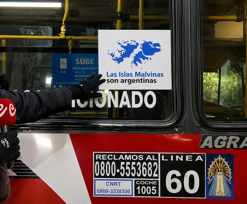 El Gobierno desmintió quita de stickers de Malvinas