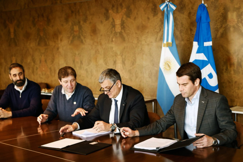 El Gobierno inició el traspaso de YPF a la provincia