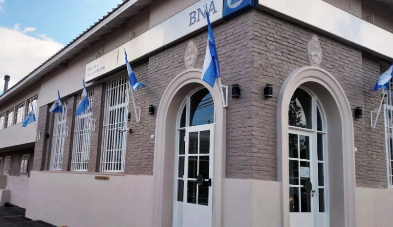 Esperas eternas y falta de personal en el Banco Nación