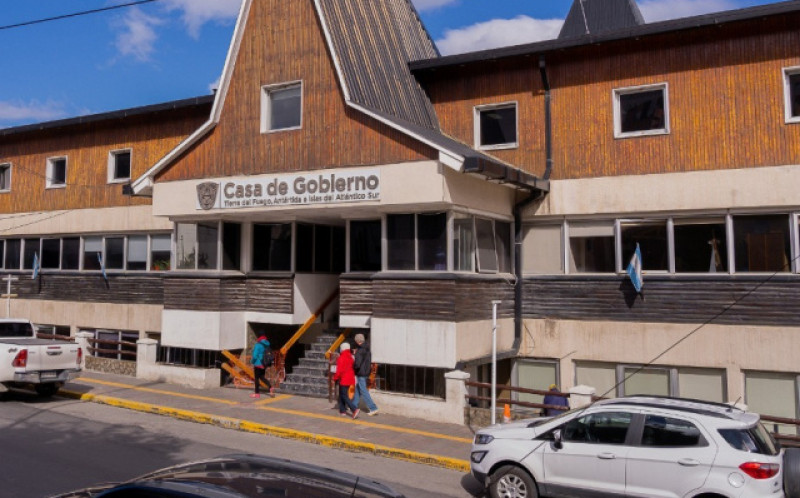 Gobierno ofreció aumento, y devolver descuentos por paro