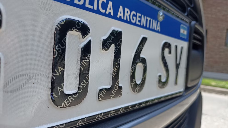 Hay disponibilidad de patentes para autos nuevos