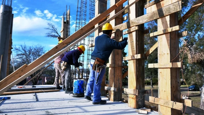 Homologan el incremento para trabajadores de la UOCRA