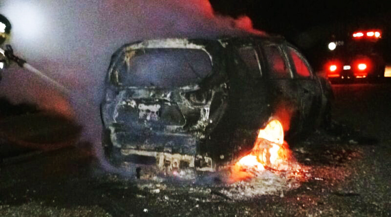 Incendio destruyó un auto en la Ruta 3 al norte de Tolhuin