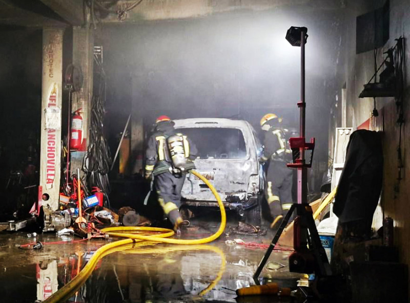 Incendio en un taller mecánico de Ushuaia