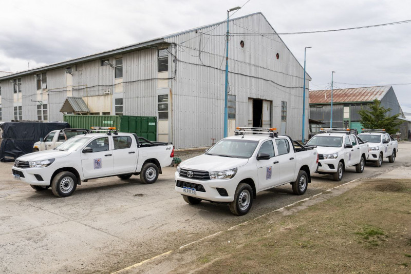 Incorporan cuatro camionetas para la Dirección de Energía