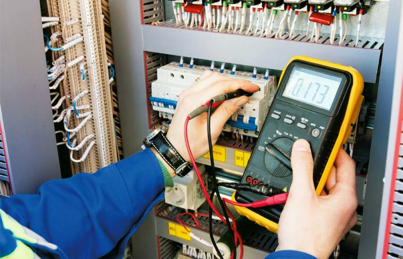 Inscriben para seminario de electricidad industrial