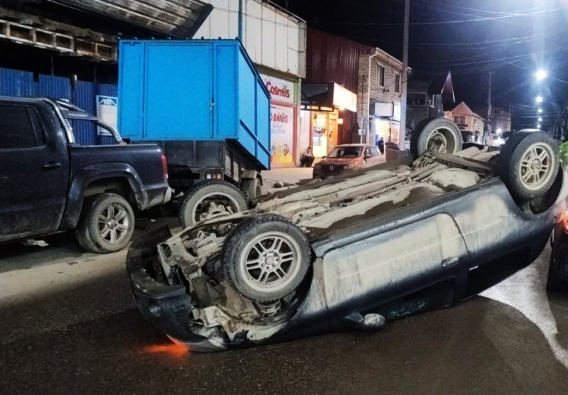 Joven alcoholizado volcó en Kuanip y Perón de Ushuaia