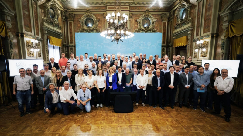 Kicillof pidió por reelecciones indefinidas de intendentes