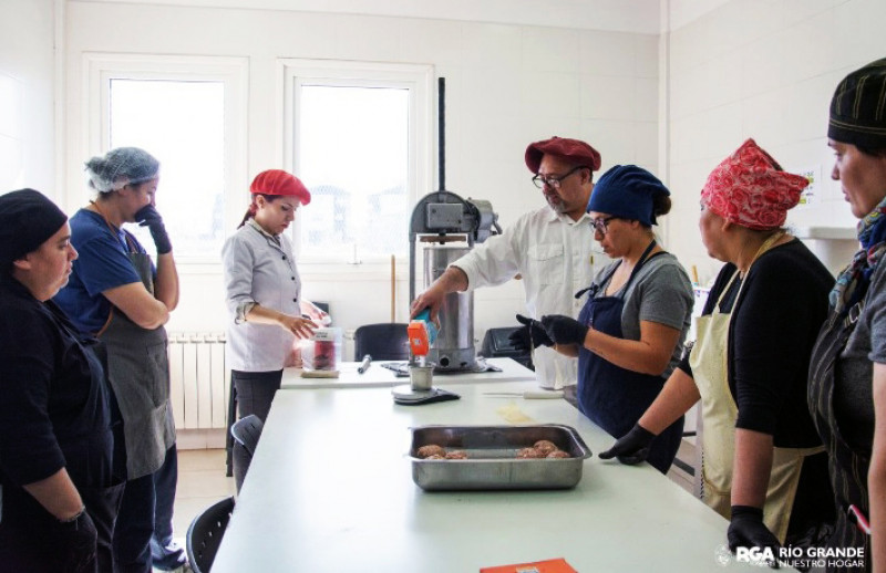 Lanzan nuevas capacitaciones en gastronomía e industria