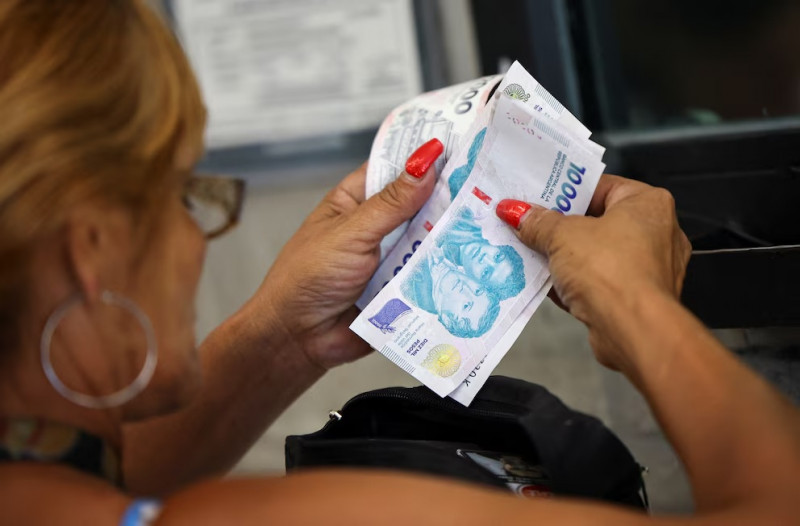Los salarios resignaron el equivalente a un sueldo