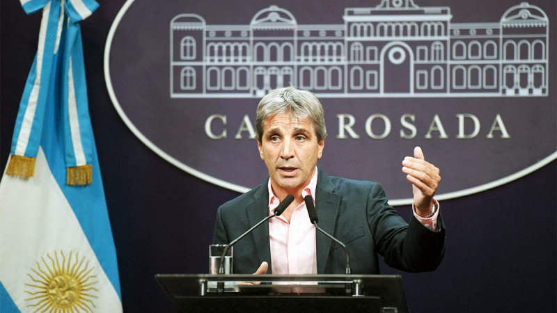 Luis Caputo desmintió la dolarización de la moneda