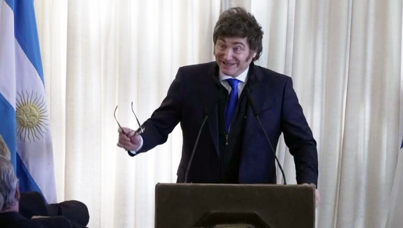 Milei tildó a gobernadores y municipios de “perversos”