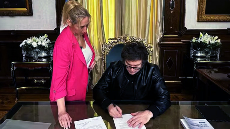 Milei ya firmó el veto al aumento de las jubilaciones