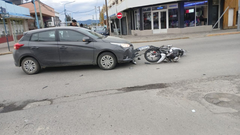 Motociclista lesionado tras choque en kuanip y rubinos
