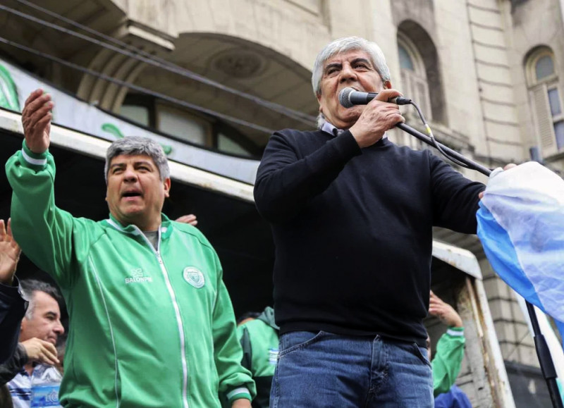 Moyano firmó la paritaria dentro de la pauta oficial