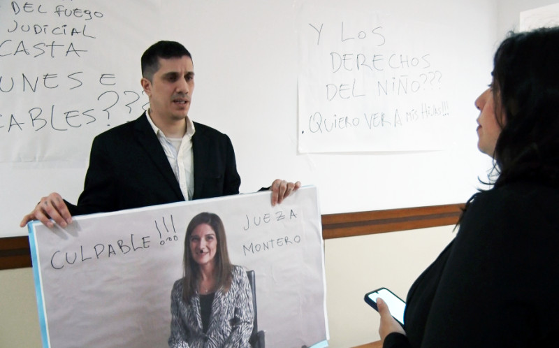 Padre reclama por sus hijas y apunta a la Jueza Montero