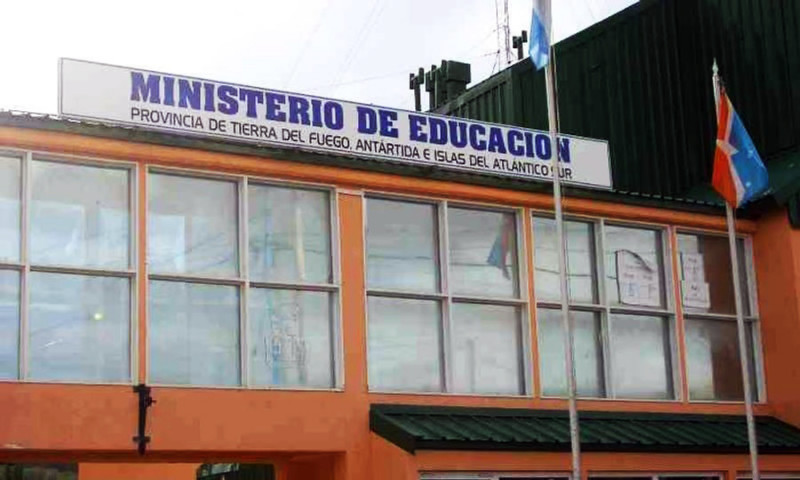 Por falla digital en Gobierno, cambian concurso docente