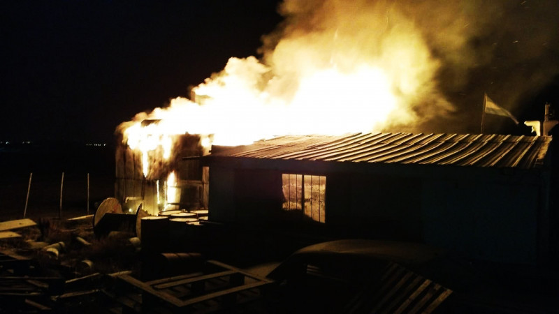 Por falla eléctrica, se incendió una vivienda en la margen sur