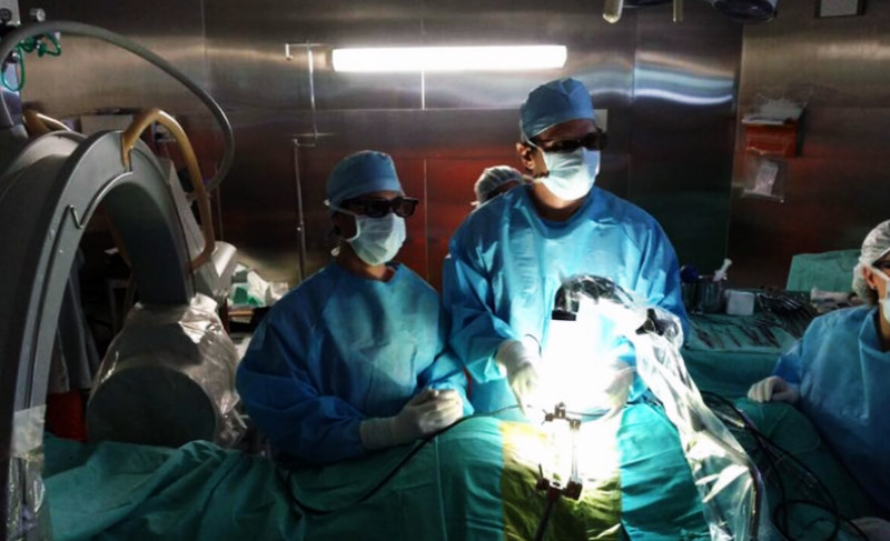 Primera cirugía de colocación de neuroestimulador
