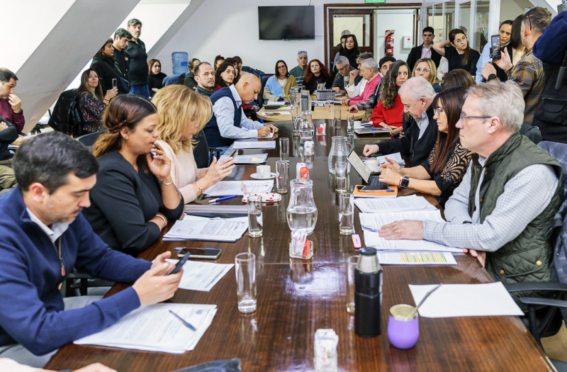 Retoman tratamiento por las salmoneras en la Provincia