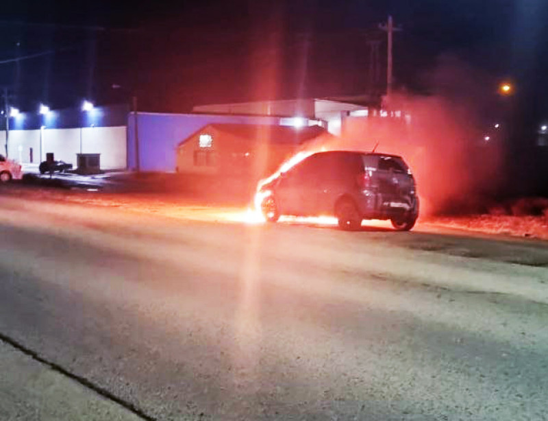 Se prendió fuego mientras circulaba sobre la Ruta N°3
