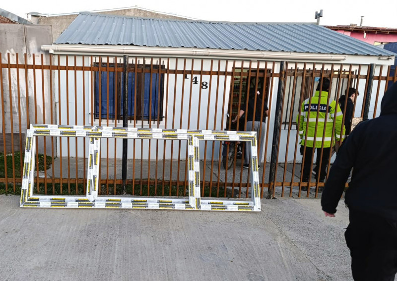 Sujeto con antecedentes roba puertas y ventanas de PVC