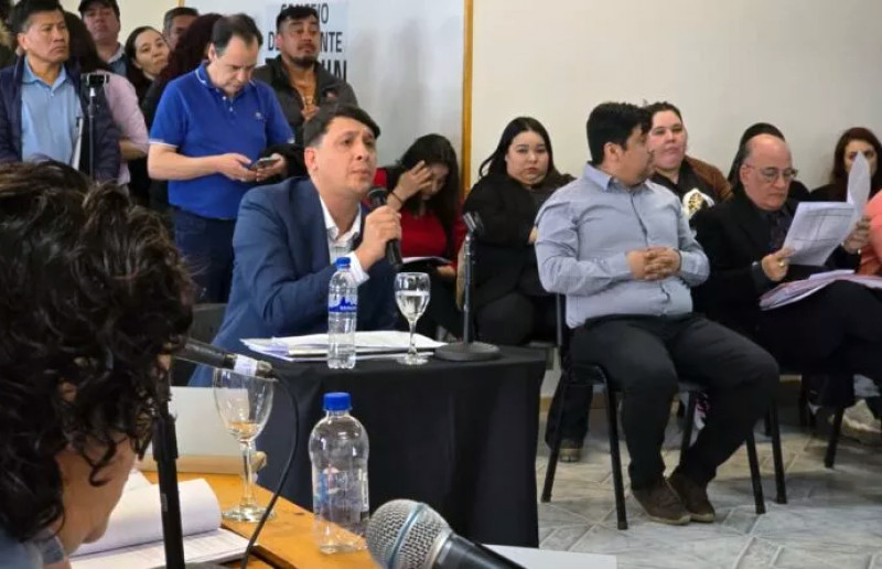 Tensa interpelación a funcionario de Harrington