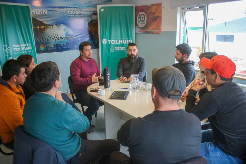 Tolhuin avanza en agenda con la Comunidad Selknam