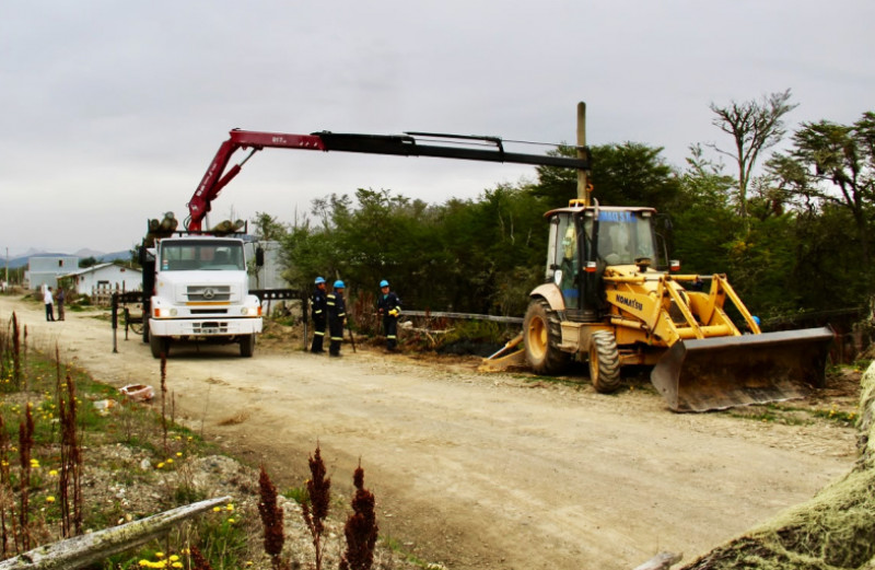Trabajos de ampliación de la red eléctrica en Tolhuin