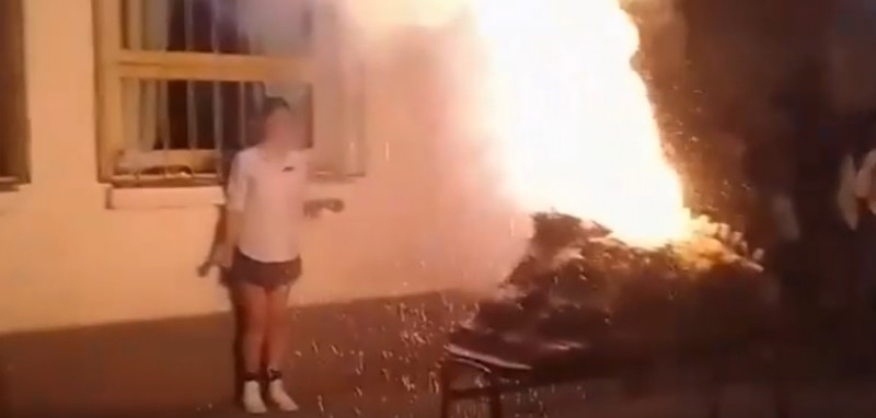 Un experimento explotó en una feria escolar de ciencias