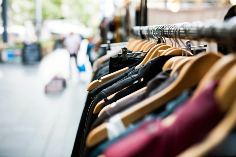 Ventas crecieron en abril, pero retrocedieron frente a marzo