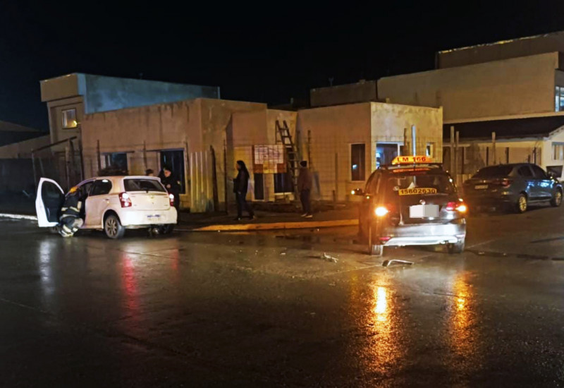 Violento choque con heridos en el Barrio Mutual